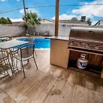 Las Vegas Retreat - 5 Mins From The Strip Home