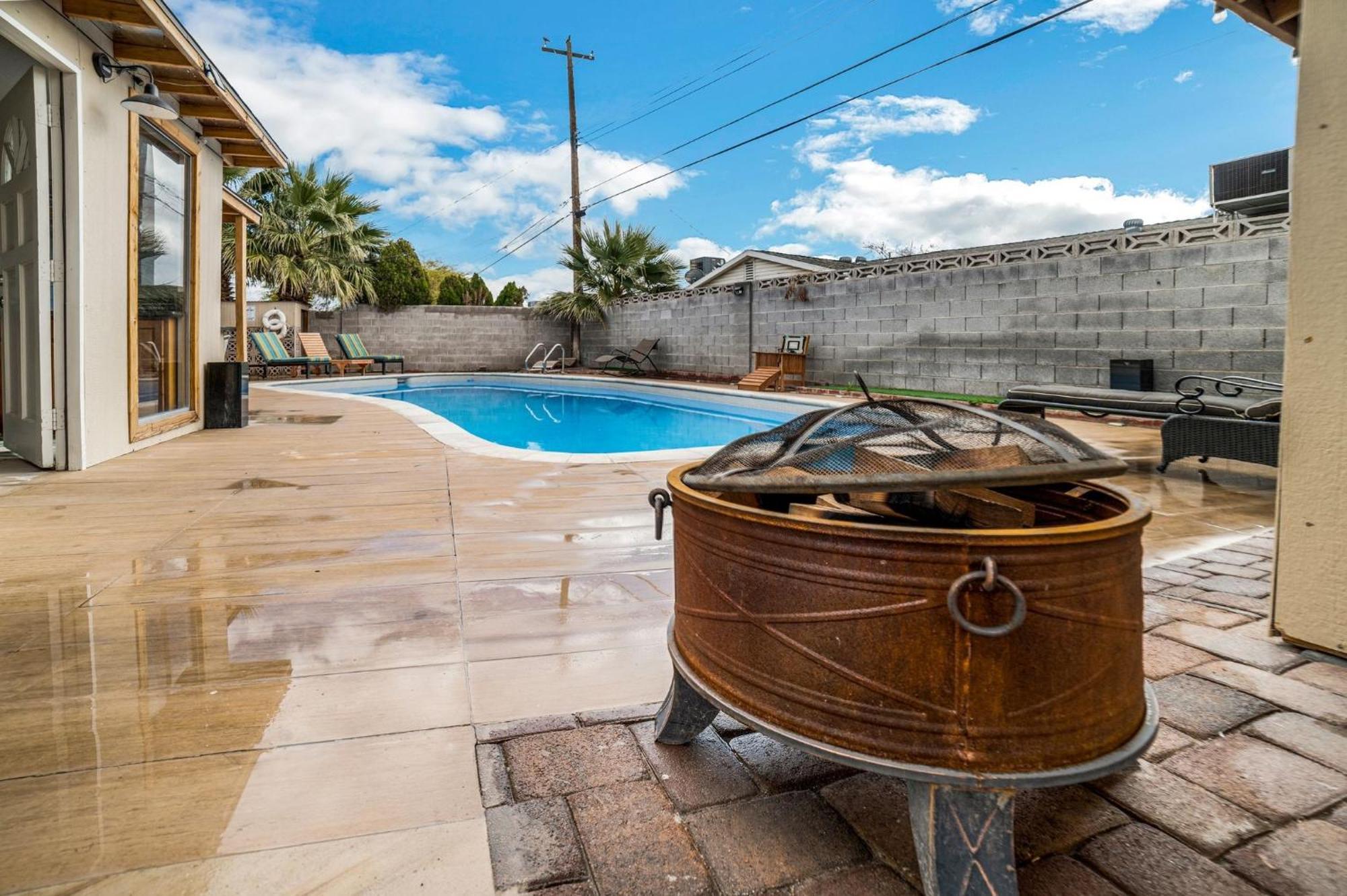 Vegas Retreat - 5 Mins From The Strip *
