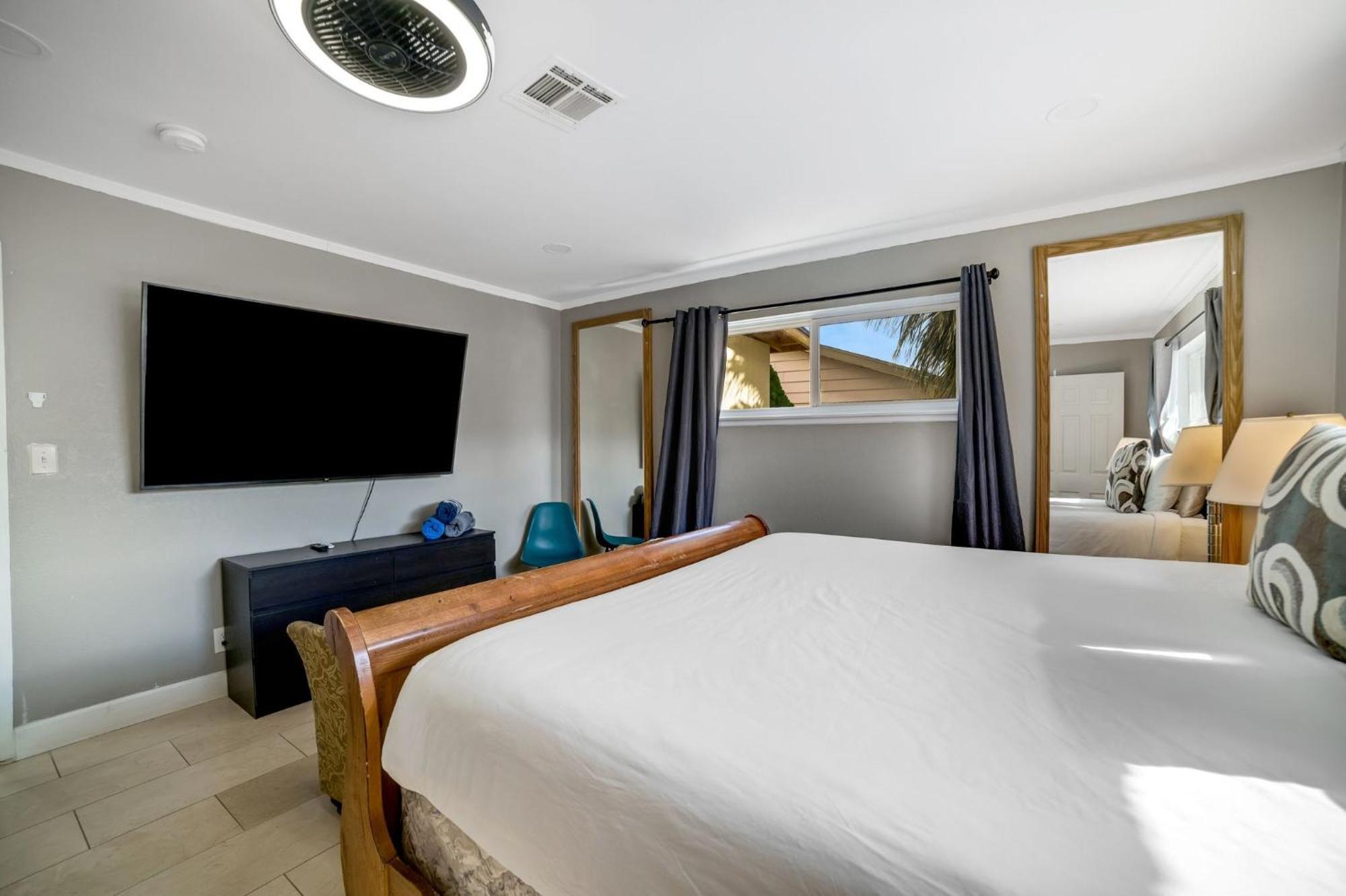Vegas Retreat - 5 Mins From The Strip Holiday home Las Vegas